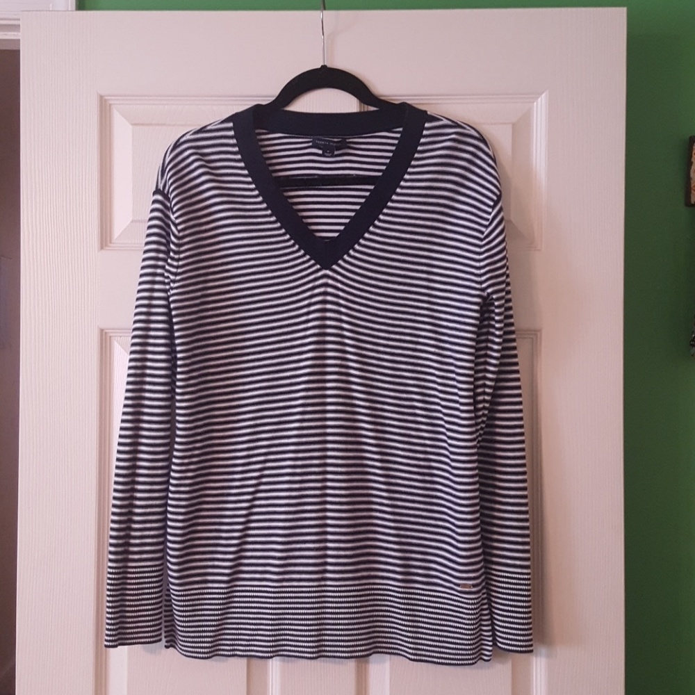 Lightweight V-neck Striped Sweater